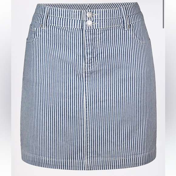Maurice’s Hight Rise Double Button Skirt 💙🤍 - Picture 1 of 8